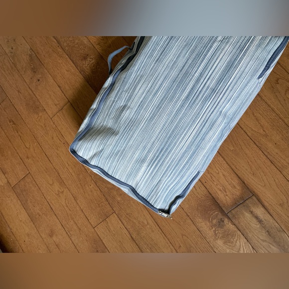 Cloth soft side blue/white underbed storage cases 31” x 19”x 6”EUC (3 available) - Picture 10 of 11